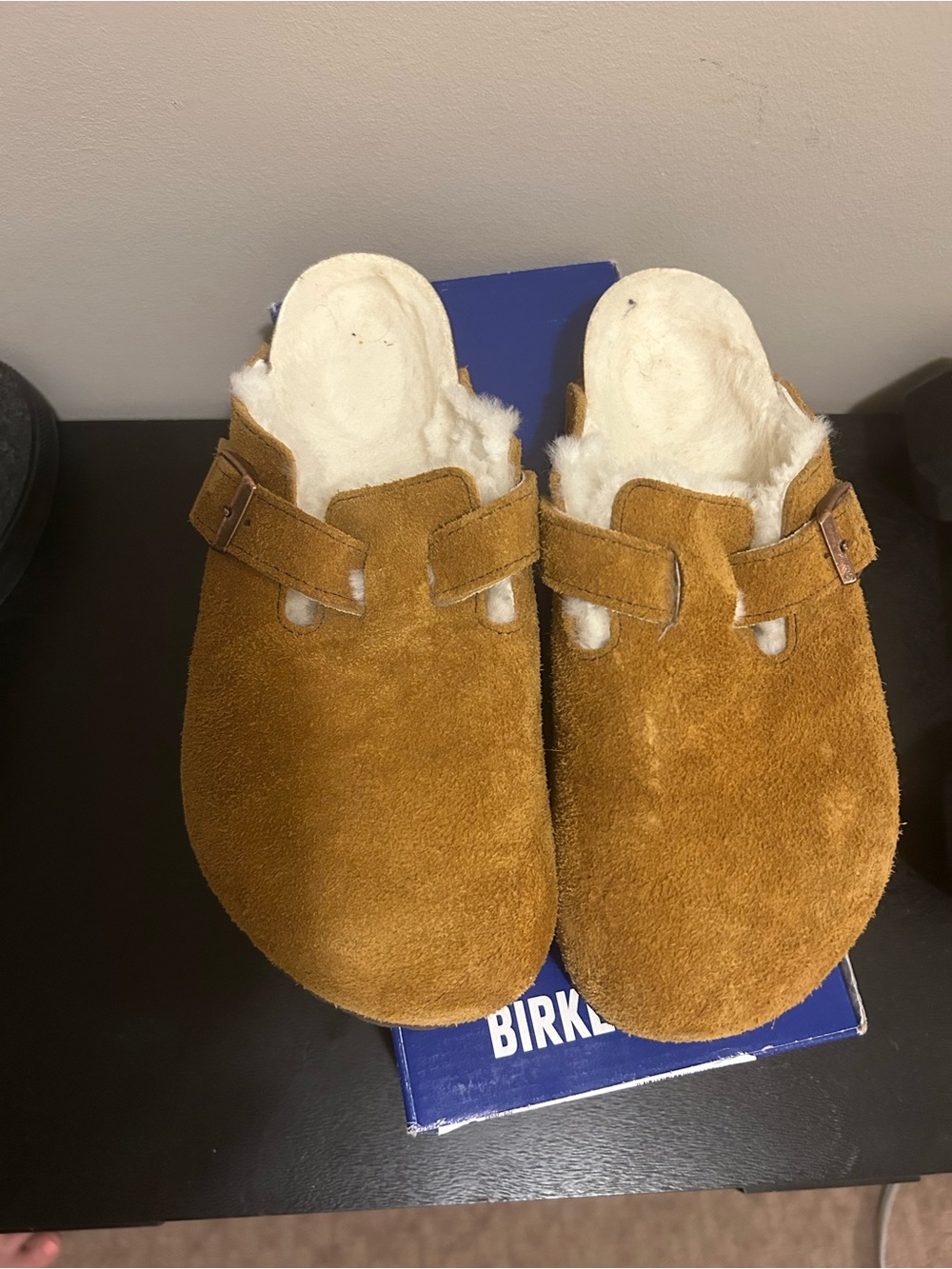 Birkenstock Women’s Clog with Shearling Lining - Tan. Size 39 (Women’s 8)